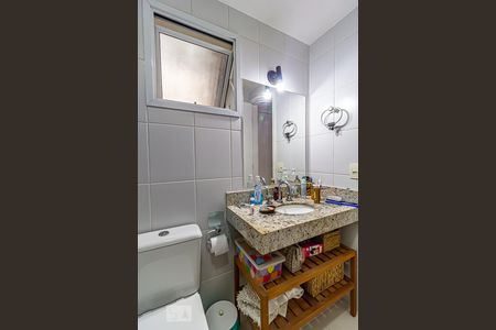 Casa de condomínio à venda com 117m², 4 quartos e 2 vagasBanheiro da Suite