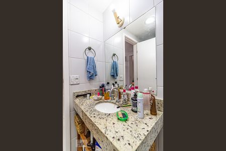 Casa de condomínio à venda com 117m², 4 quartos e 2 vagasBanheiro Social 2