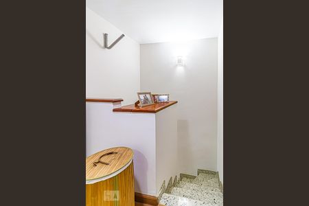 Casa de condomínio à venda com 117m², 4 quartos e 2 vagasEscada