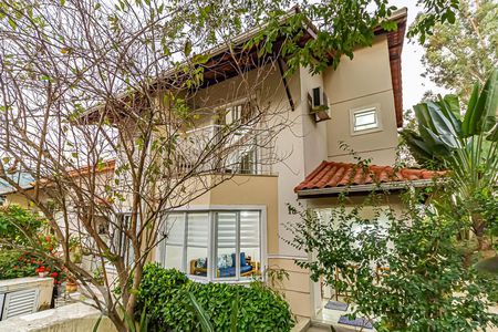 Casa de condomínio à venda com 117m², 4 quartos e 2 vagasFachada