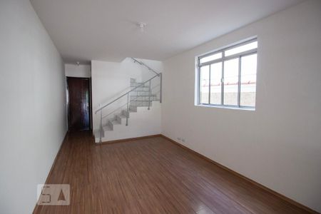 Sala de casa para alugar com 4 quartos, 122m² em Jardim Ester, São Paulo