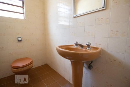 Casa para alugar com 122m², 4 quartos e 2 vagas Casa para alugar com 122m², 4 quartos e 2 vagasBanheiro 1