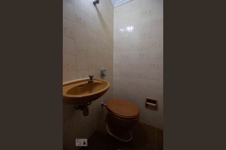 Casa para alugar com 122m², 4 quartos e 2 vagas Casa para alugar com 122m², 4 quartos e 2 vagasBanheiro 2
