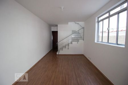 Sala de casa para alugar com 4 quartos, 122m² em Jardim Ester, São Paulo