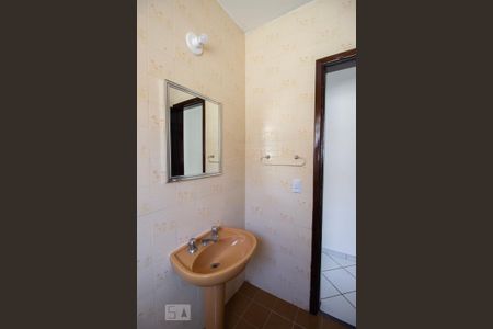 Casa para alugar com 122m², 4 quartos e 2 vagas Casa para alugar com 122m², 4 quartos e 2 vagasBanheiro 1