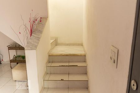Escada de casa à venda com 3 quartos, 144m² em Jardim Líbano, São Paulo
