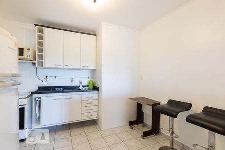 Cozinha de apartamento para alugar com 1 quarto, 50m² em Santo Antônio, Porto Alegre
