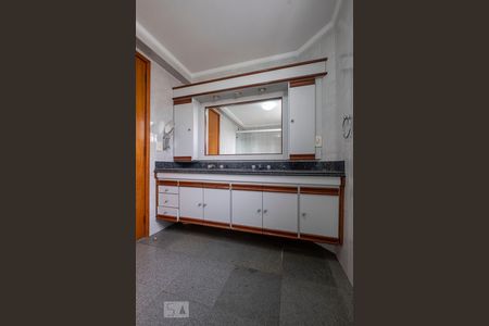 Suíte Master - Banheiro de apartamento à venda com 4 quartos, 193m² em Sumaré, São Paulo