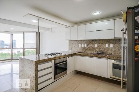 Apartamento à venda com 207m², 3 quartos e 3 vagas Apartamento à venda com 207m², 3 quartos e 3 vagasCozinha
