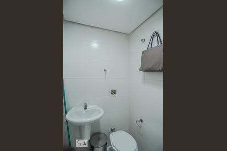 Apartamento à venda com 207m², 3 quartos e 3 vagas Apartamento à venda com 207m², 3 quartos e 3 vagasBanheiro de Serviço