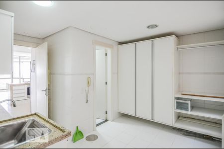 Apartamento à venda com 207m², 3 quartos e 3 vagas Apartamento à venda com 207m², 3 quartos e 3 vagasLavanderia