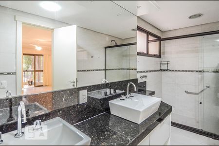 Apartamento à venda com 207m², 3 quartos e 3 vagas Apartamento à venda com 207m², 3 quartos e 3 vagasBanheiro da Suíte 3