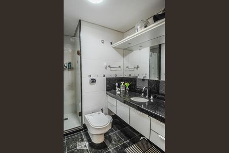 Apartamento à venda com 207m², 3 quartos e 3 vagas Apartamento à venda com 207m², 3 quartos e 3 vagasBanheiro da Suíte 2