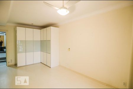 Apartamento à venda com 207m², 3 quartos e 3 vagas Apartamento à venda com 207m², 3 quartos e 3 vagasSuíte 3