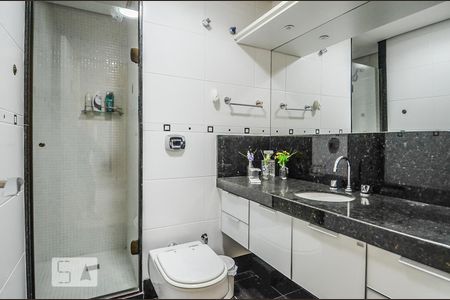 Apartamento à venda com 207m², 3 quartos e 3 vagas Apartamento à venda com 207m², 3 quartos e 3 vagasBanheiro da Suíte 2