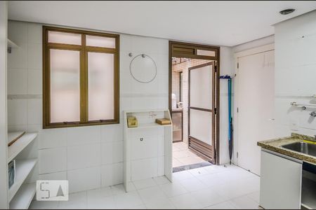 Apartamento à venda com 207m², 3 quartos e 3 vagas Apartamento à venda com 207m², 3 quartos e 3 vagasLavanderia