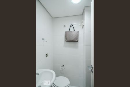 Apartamento à venda com 207m², 3 quartos e 3 vagas Apartamento à venda com 207m², 3 quartos e 3 vagasBanheiro de Serviço