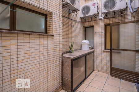 Apartamento à venda com 207m², 3 quartos e 3 vagas Apartamento à venda com 207m², 3 quartos e 3 vagasÁrea