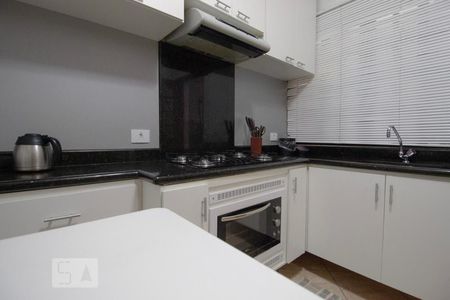 Casa à venda com 256m², 5 quartos e 3 vagas Casa à venda com 256m², 5 quartos e 3 vagasCozinha