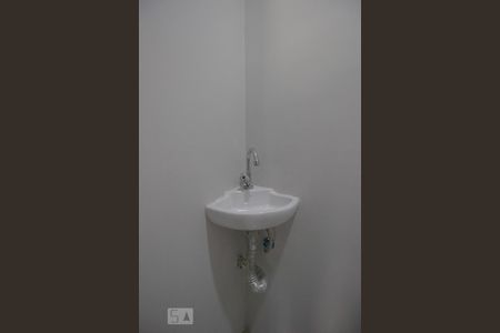 Casa à venda com 256m², 5 quartos e 3 vagas Casa à venda com 256m², 5 quartos e 3 vagasLavabo