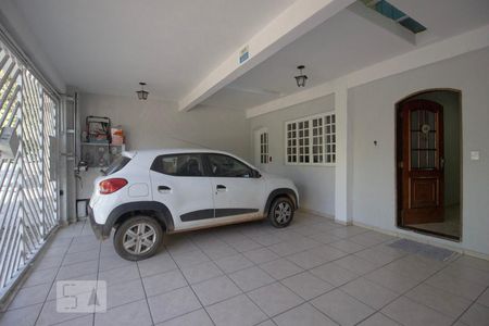 Casa à venda com 256m², 5 quartos e 3 vagas Casa à venda com 256m², 5 quartos e 3 vagasFachada