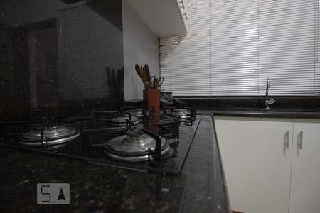 Casa à venda com 256m², 5 quartos e 3 vagas Casa à venda com 256m², 5 quartos e 3 vagasCozinha