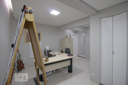 Casa à venda com 256m², 5 quartos e 3 vagas Casa à venda com 256m², 5 quartos e 3 vagasQuarto 5