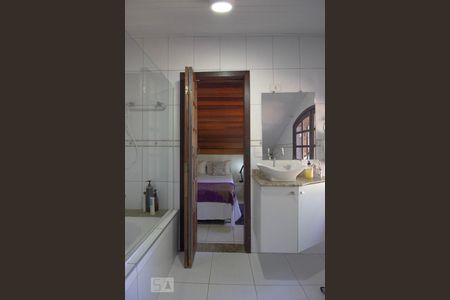 Casa à venda com 256m², 5 quartos e 3 vagas Casa à venda com 256m², 5 quartos e 3 vagasBanheiro 2