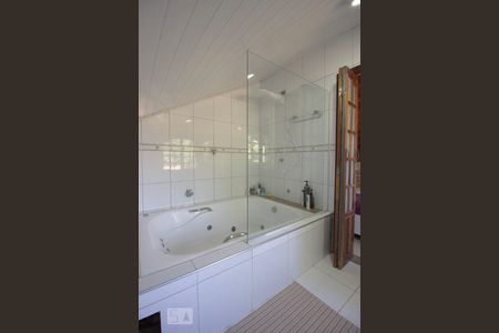 Casa à venda com 256m², 5 quartos e 3 vagas Casa à venda com 256m², 5 quartos e 3 vagasBanheiro 2