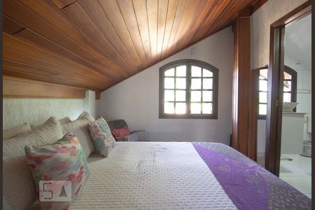 Casa à venda com 256m², 5 quartos e 3 vagas Casa à venda com 256m², 5 quartos e 3 vagasQuarto 4