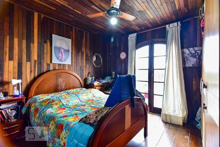 Casa à venda com 300m², 4 quartos e 4 vagasSuíte