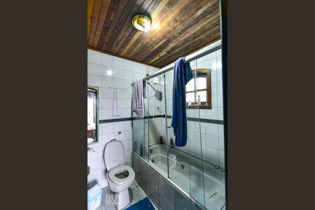 Casa à venda com 300m², 4 quartos e 4 vagasBanheiro da Suíte