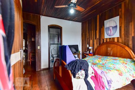 Casa à venda com 300m², 4 quartos e 4 vagasSuíte