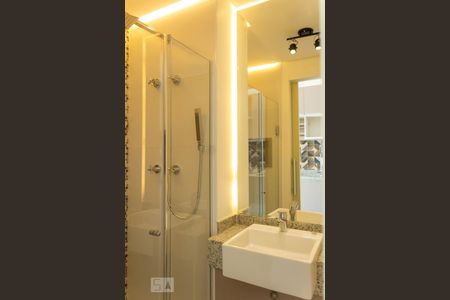 Banheiro de kitnet/studio à venda com 1 quarto, 22m² em Jardim das Acácias, São Paulo