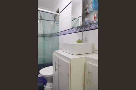 Apartamento à venda com 88m², 3 quartos e 2 vagasBanheiro do Corredor - pia e espelho