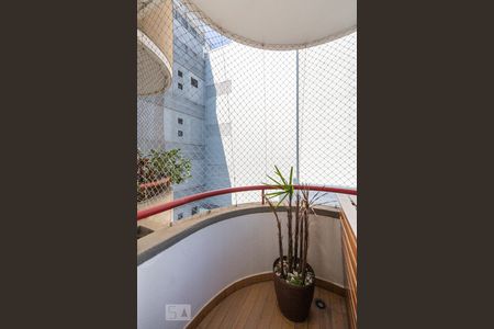 Apartamento à venda com 67m², 2 quartos e 1 vagaSacada da Sala