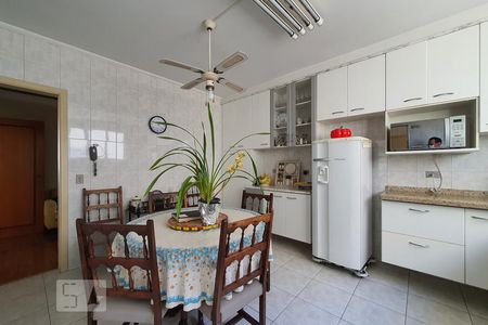 Apartamento à venda com 200m², 3 quartos e 3 vagas Apartamento à venda com 200m², 3 quartos e 3 vagasCozinha