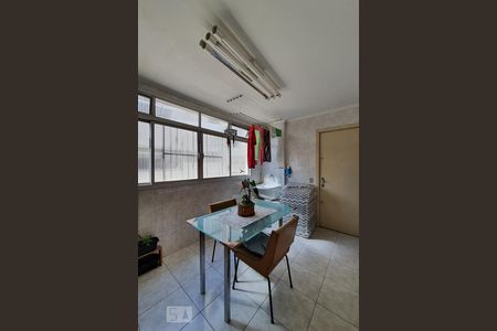 Apartamento à venda com 200m², 3 quartos e 3 vagas Apartamento à venda com 200m², 3 quartos e 3 vagasLavanderia