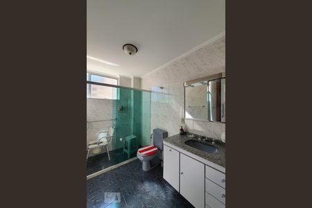 Apartamento à venda com 200m², 3 quartos e 3 vagas Apartamento à venda com 200m², 3 quartos e 3 vagasBanheiro 2
