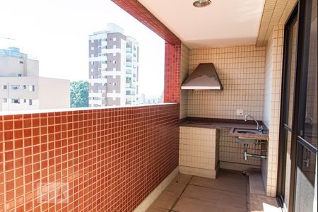 Apartamento à venda com 207m², 4 quartos e 4 vagasChurrasqueira