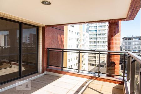 Apartamento à venda com 207m², 4 quartos e 4 vagasVaranda