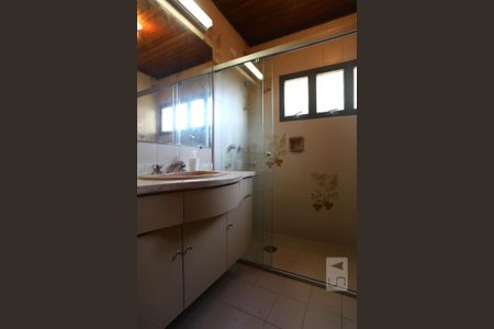 Casa de condomínio para alugar com 325m², 3 quartos e 5 vagasBanheiro Social