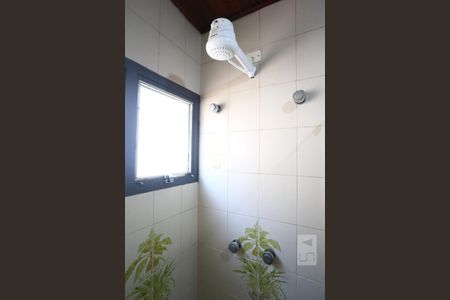 Casa de condomínio para alugar com 325m², 3 quartos e 5 vagasBanheiro da Suíte - Chuveiro