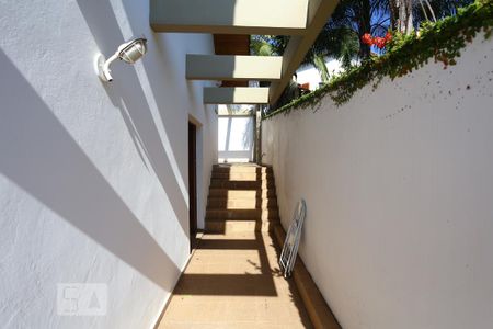 Casa de condomínio para alugar com 325m², 3 quartos e 5 vagasCorredor Lateral