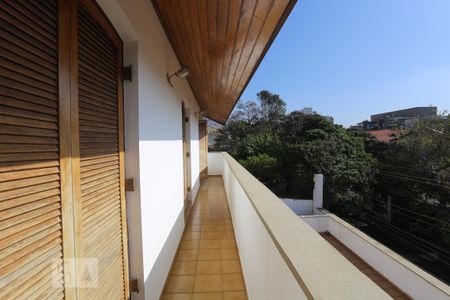Casa de condomínio para alugar com 325m², 3 quartos e 5 vagasSacada dos Quartos