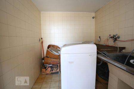 Casa de condomínio para alugar com 325m², 3 quartos e 5 vagasÁrea de Serviço
