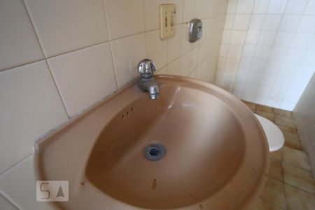 Casa de condomínio para alugar com 325m², 3 quartos e 5 vagasBanheiro de Serviço - Torneira