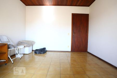 Casa de condomínio para alugar com 325m², 3 quartos e 5 vagasSuíte