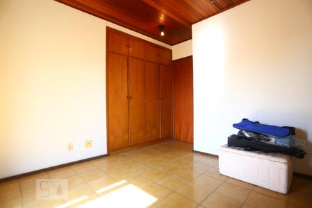Casa de condomínio para alugar com 325m², 3 quartos e 5 vagasQuarto 1