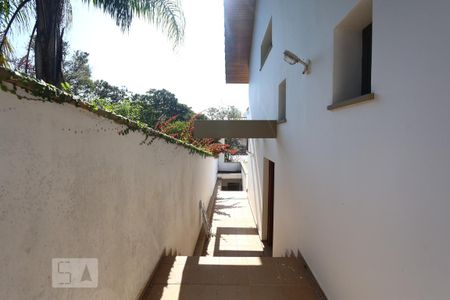 Casa de condomínio para alugar com 325m², 3 quartos e 5 vagasCorredor Lateral